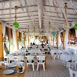 Moon Beach Hotel *