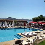 Moon Beach Hotel *