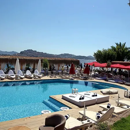 Moon Beach Hotel *