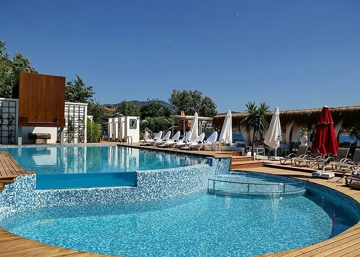 Moon Beach Hotel *