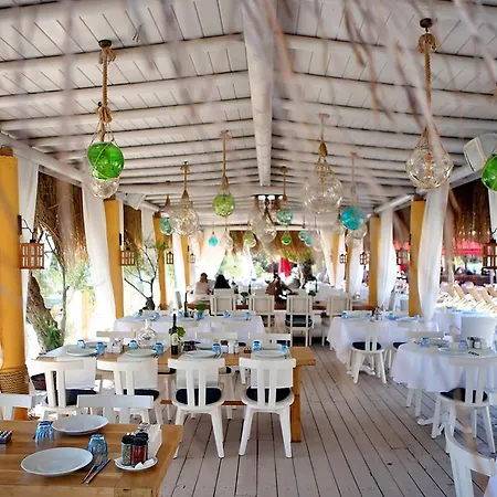 Moon Beach فندق *