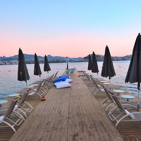 Moon Beach يالِكافاك